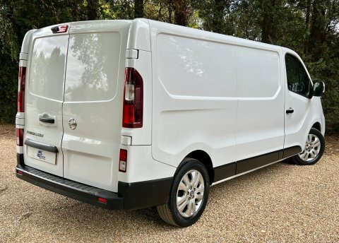 Nissan Primastar Tekna 30 L2 White #2