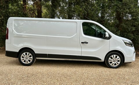 Nissan Primastar Tekna 30 L2 White #4