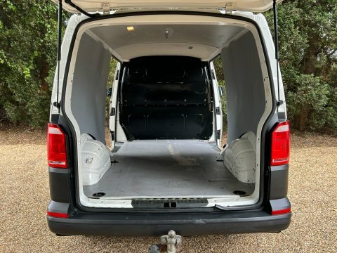Volkswagen Transporter Startline 4Motion T32 White #5