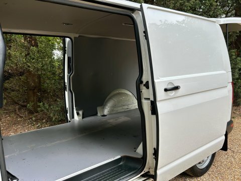 Volkswagen Transporter Startline 4Motion T32 White #6