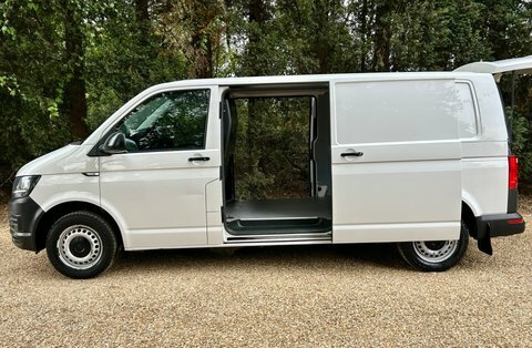 Volkswagen Transporter Startline 4Motion T32 White #3