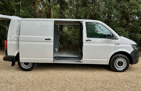 Volkswagen Transporter Startline 4Motion T32 White #4