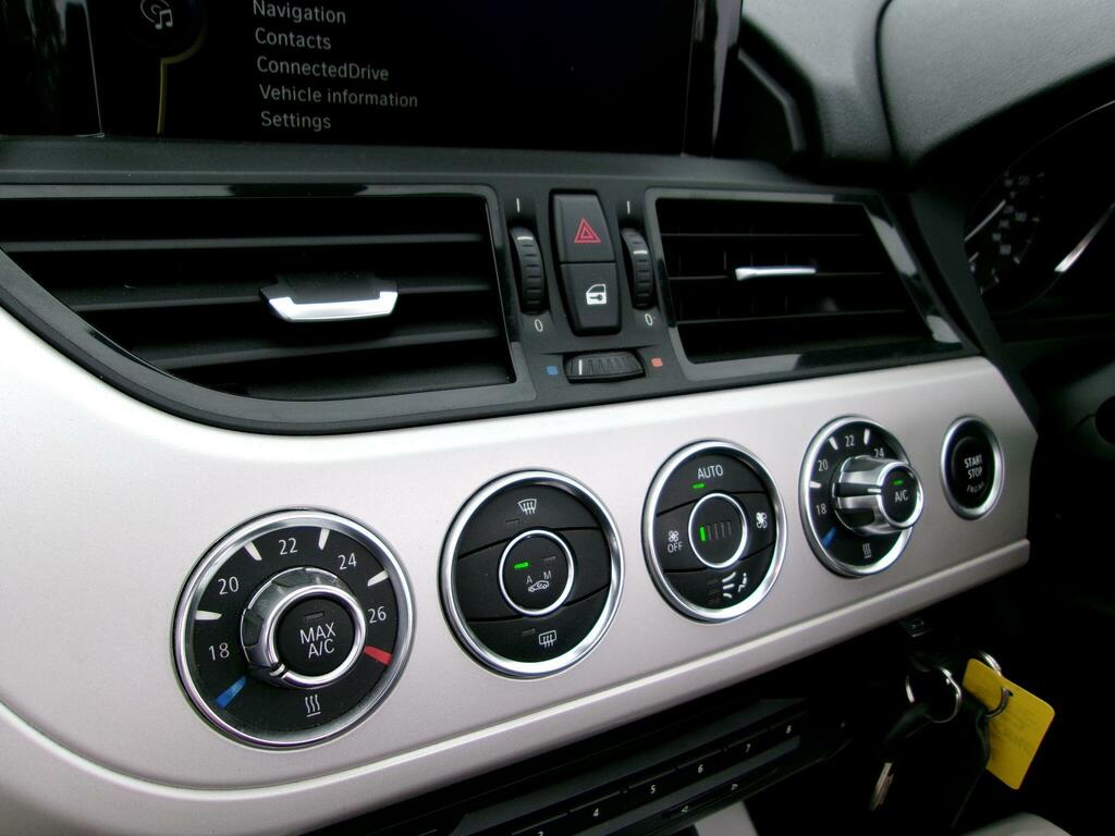 BMW Z4 Convertible White #17