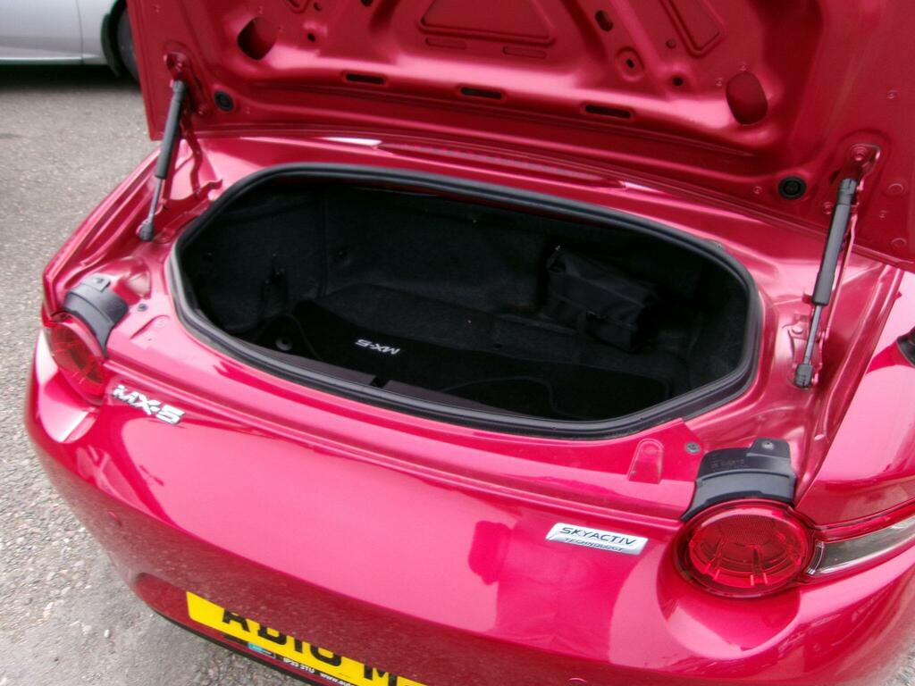 Mazda MX-5 Sport Nav Convertible Red #24