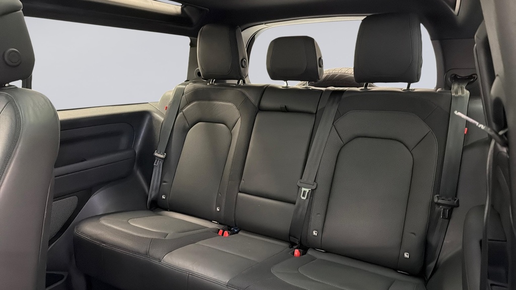 Land Rover Defender D250 X-dynamic Hse Black #4
