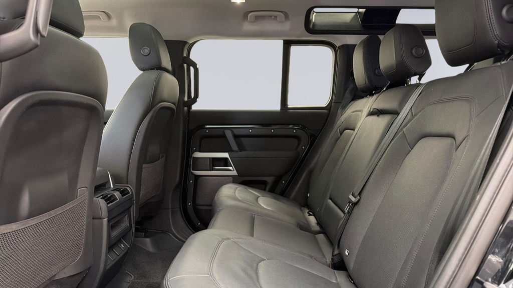 Land Rover Defender D250 Se Black #4