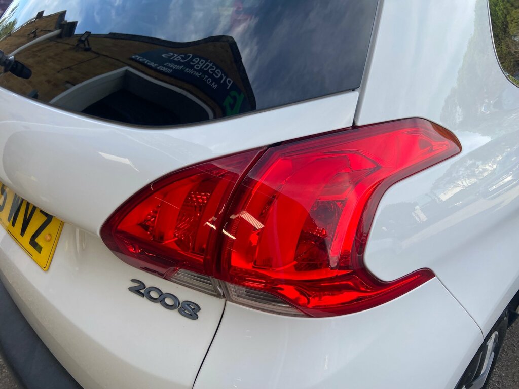 Peugeot 2008 1.2 Puretech Allure Suv Eat Euro 6 Ss White #6