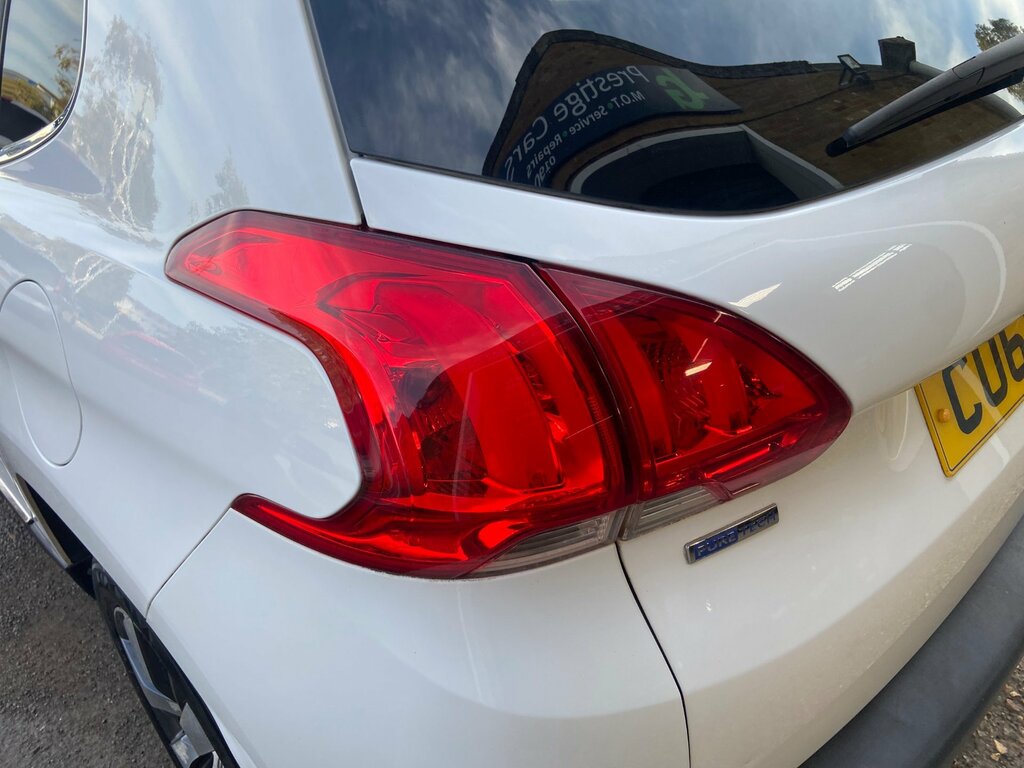 Peugeot 2008 1.2 Puretech Allure Suv Eat Euro 6 Ss White #5