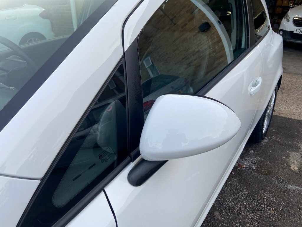 Vauxhall Corsa 1.4 16V Se Hatchback Euro 5 100 P White #6