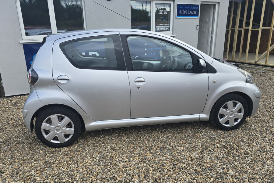 Toyota Aygo Plus White #16