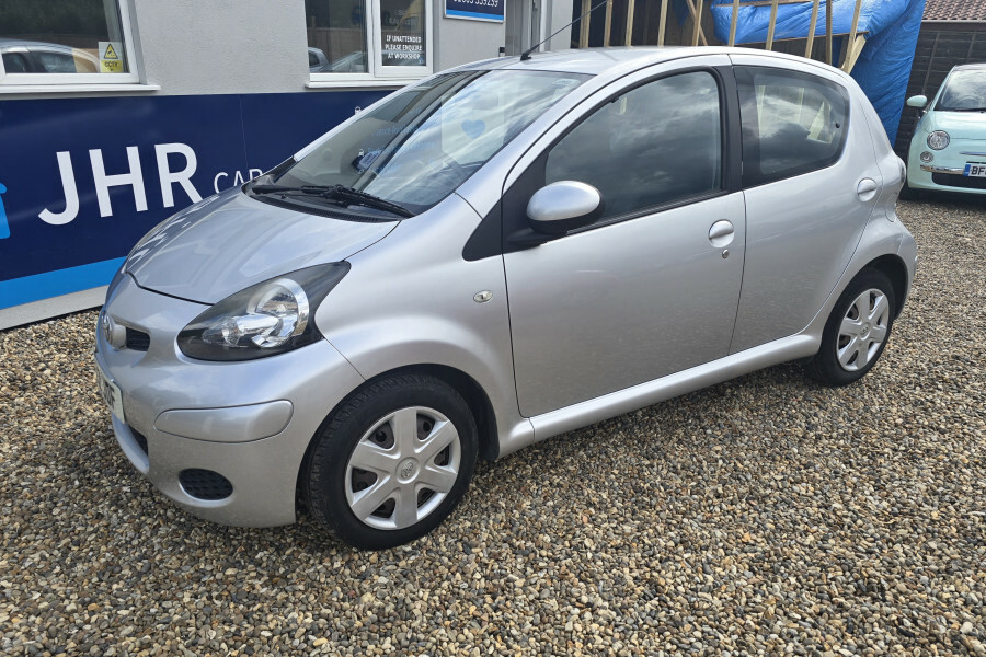 Toyota Aygo Plus White #10