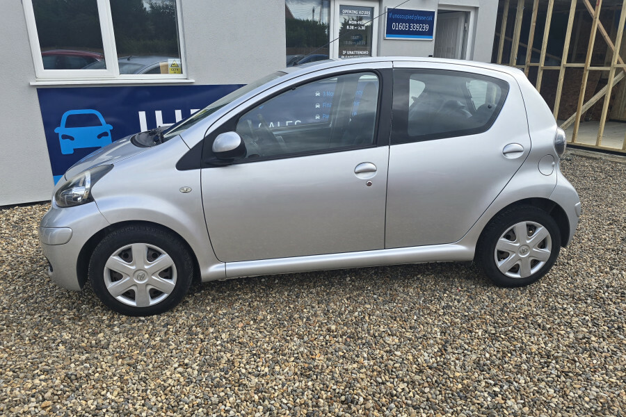 Toyota Aygo Plus White #11