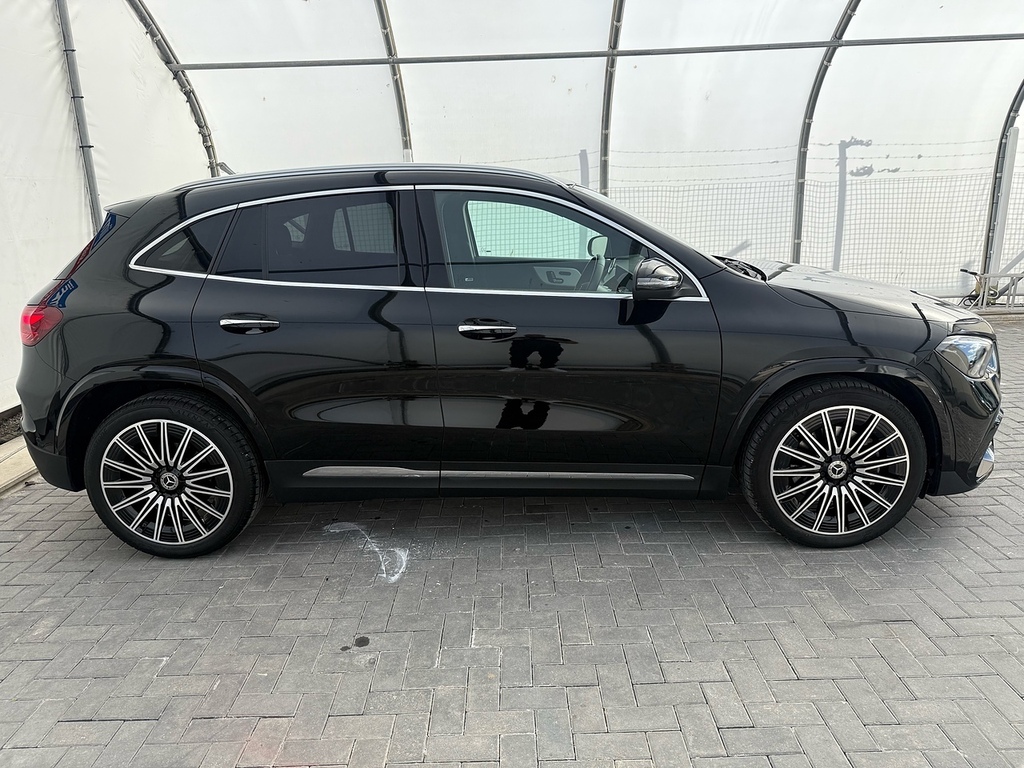 Mercedes-Benz GLA Class Gla200h Mhev Amg Line LM74WDE Black #2
