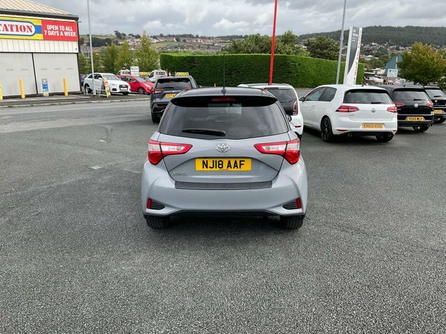 Toyota Yaris 1.5 Vvt-i Blue Bi-tone Hatchback Blue #5