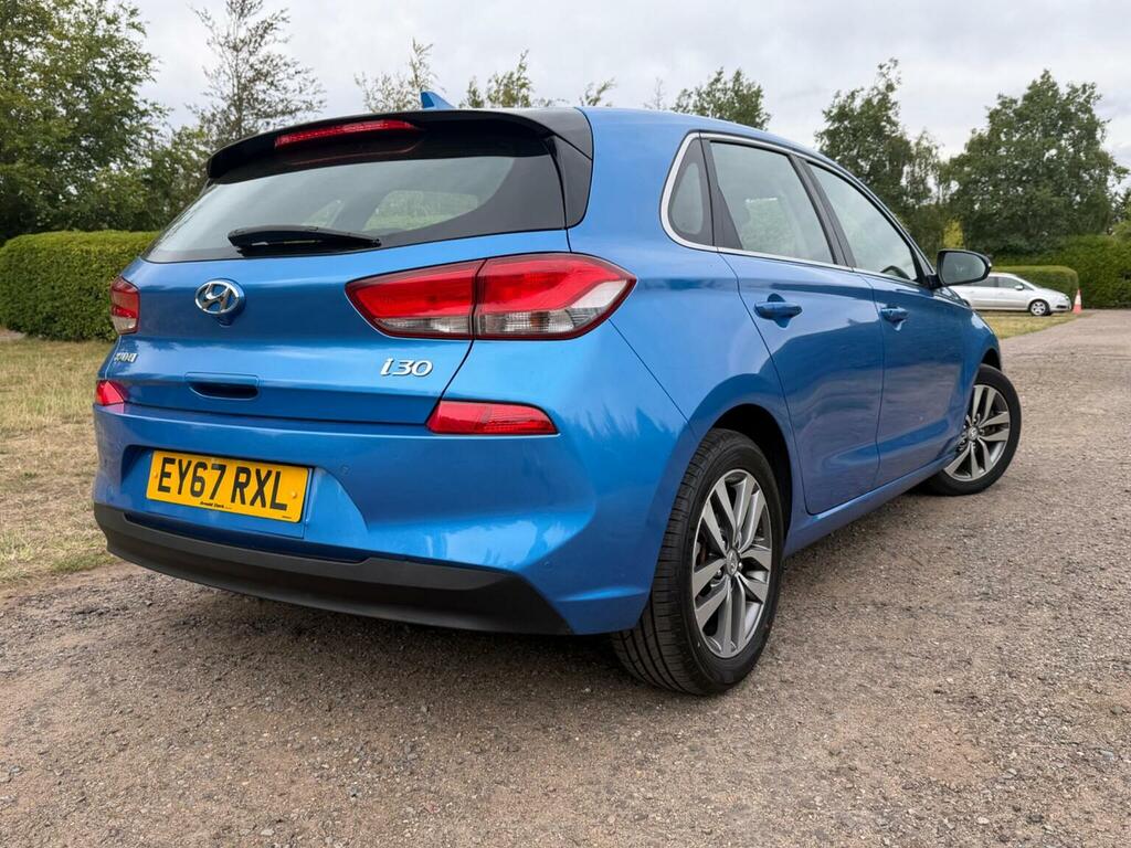 Hyundai I30 Hatchback Red #13