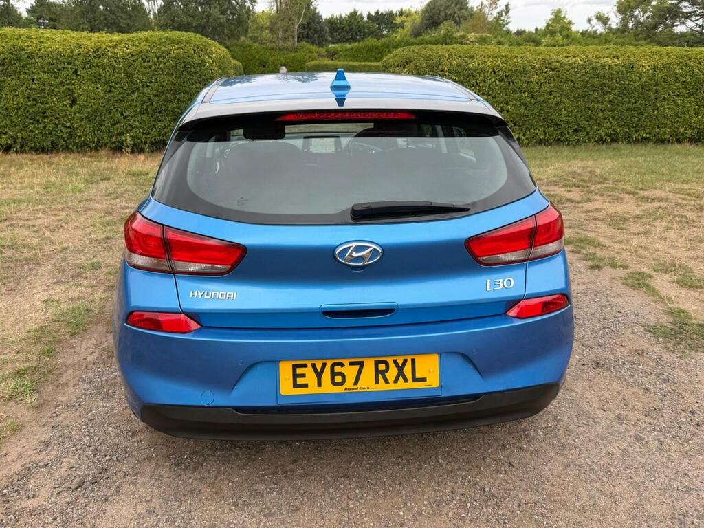 Hyundai I30 Hatchback Red #15