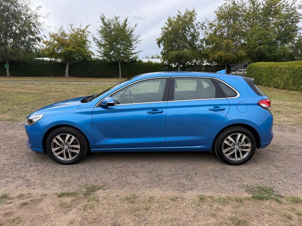 Hyundai I30 Hatchback Red #18