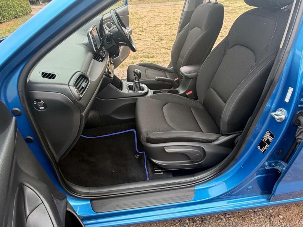 Hyundai I30 Hatchback Red #35
