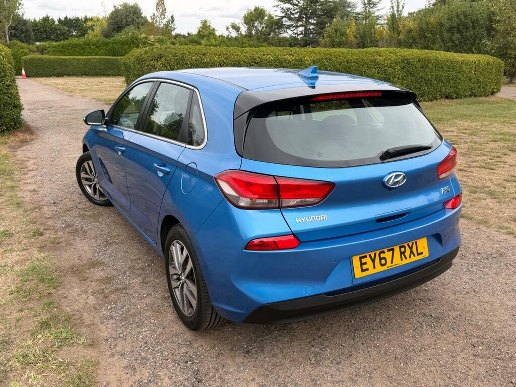 Hyundai I30 Hatchback Red #16