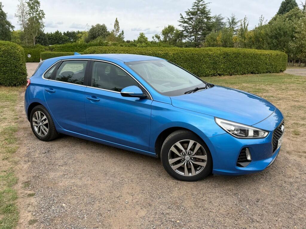 Hyundai I30 Hatchback Red #10