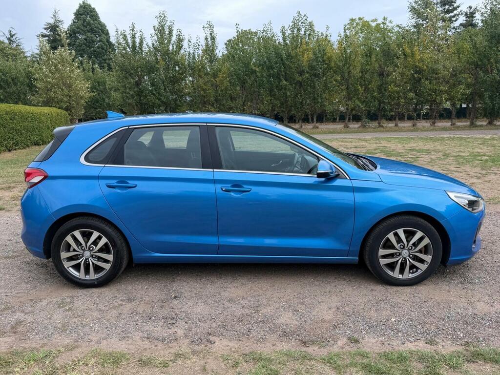 Hyundai I30 Hatchback Red #11