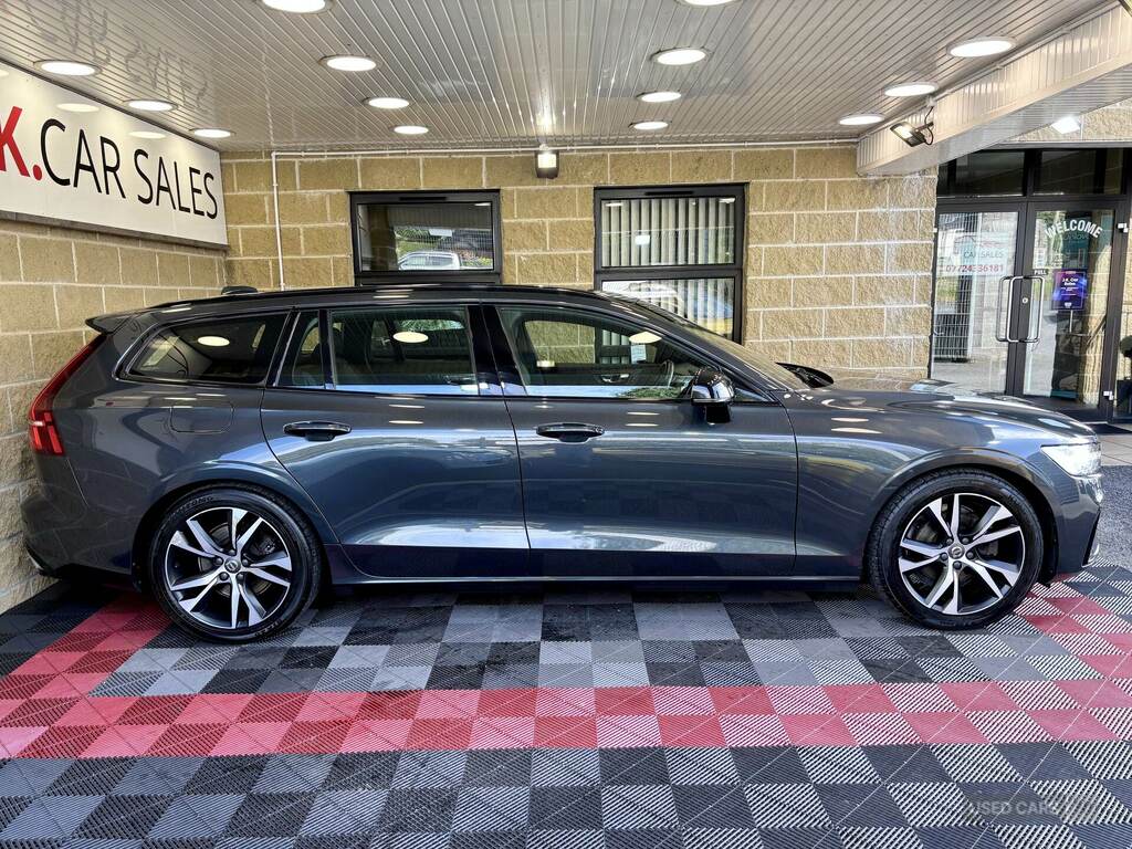 Volvo V60 2.0 D3 R Design Grey #3