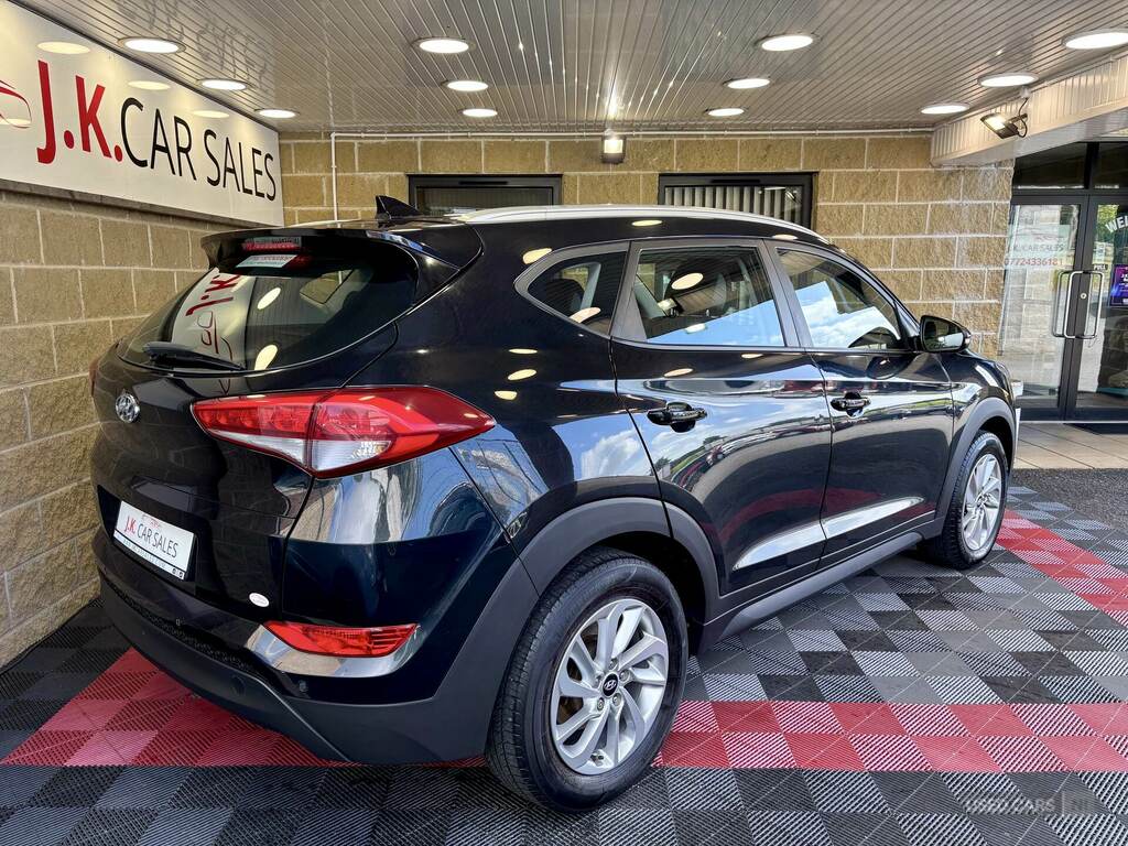 Hyundai Tucson 1.7 Crdi Blue Drive Se 2Wd Black #2