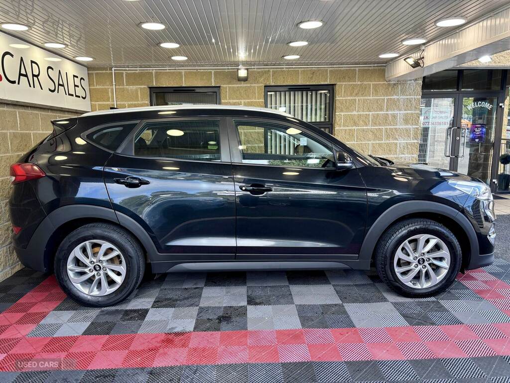 Hyundai Tucson 1.7 Crdi Blue Drive Se 2Wd Black #3