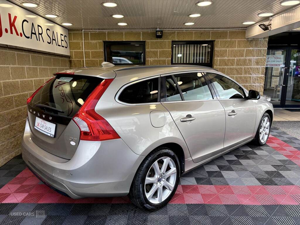 Volvo V60 D2 120 Se Nav Geartronic Gold #2