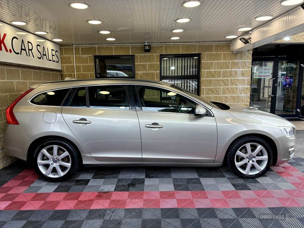 Volvo V60 D2 120 Se Nav Geartronic Gold #3