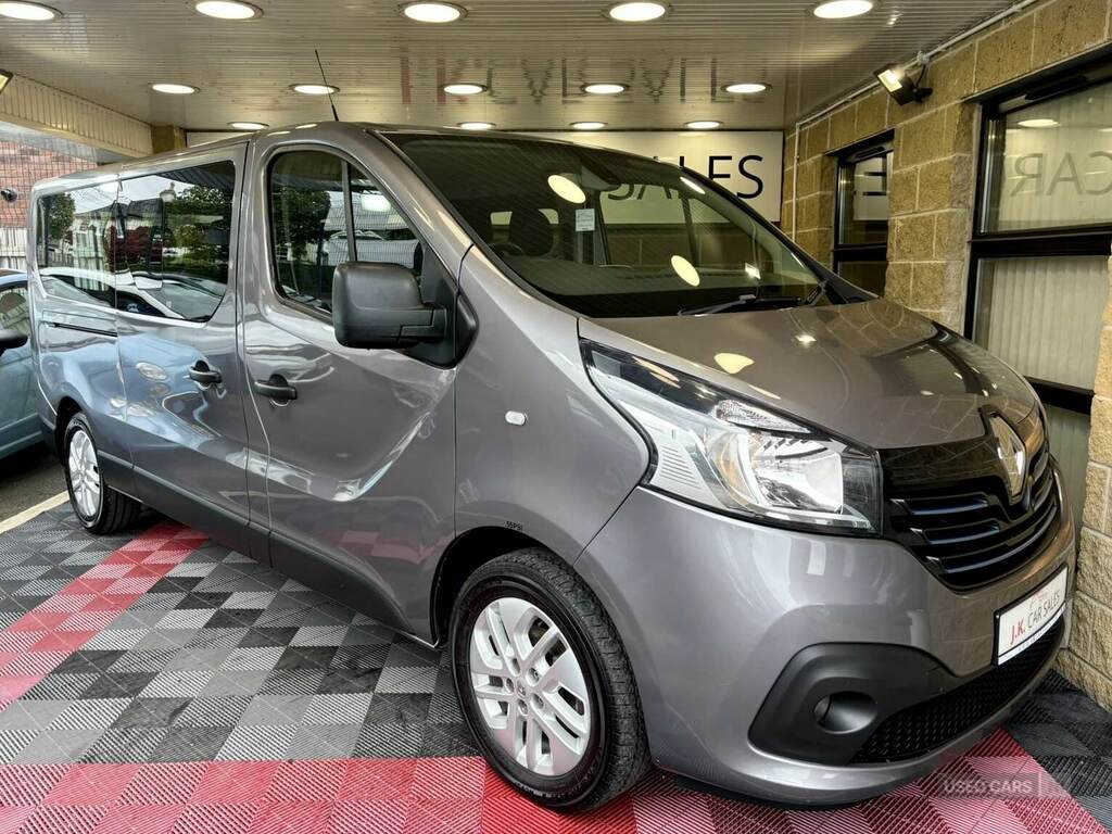 Renault Trafic 1.6 Sport Nav Energy Black #1