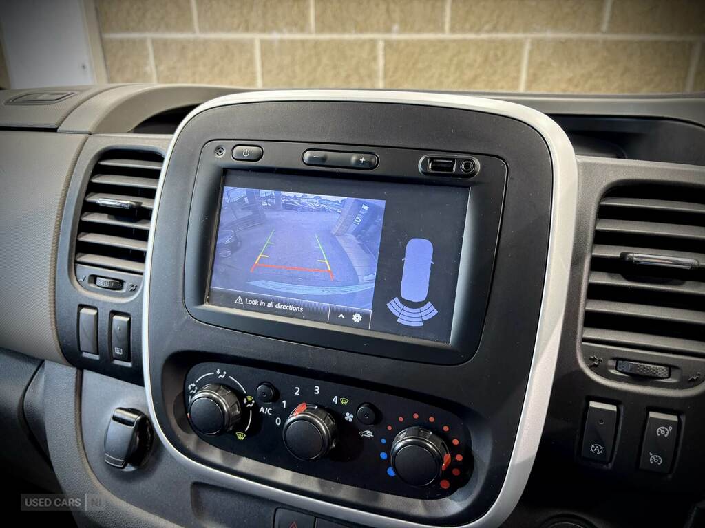Renault Trafic 1.6 Sport Nav Energy Black #13