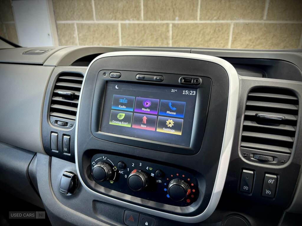 Renault Trafic 1.6 Sport Nav Energy Black #15