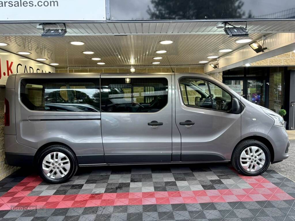Renault Trafic 1.6 Sport Nav Energy Black #3