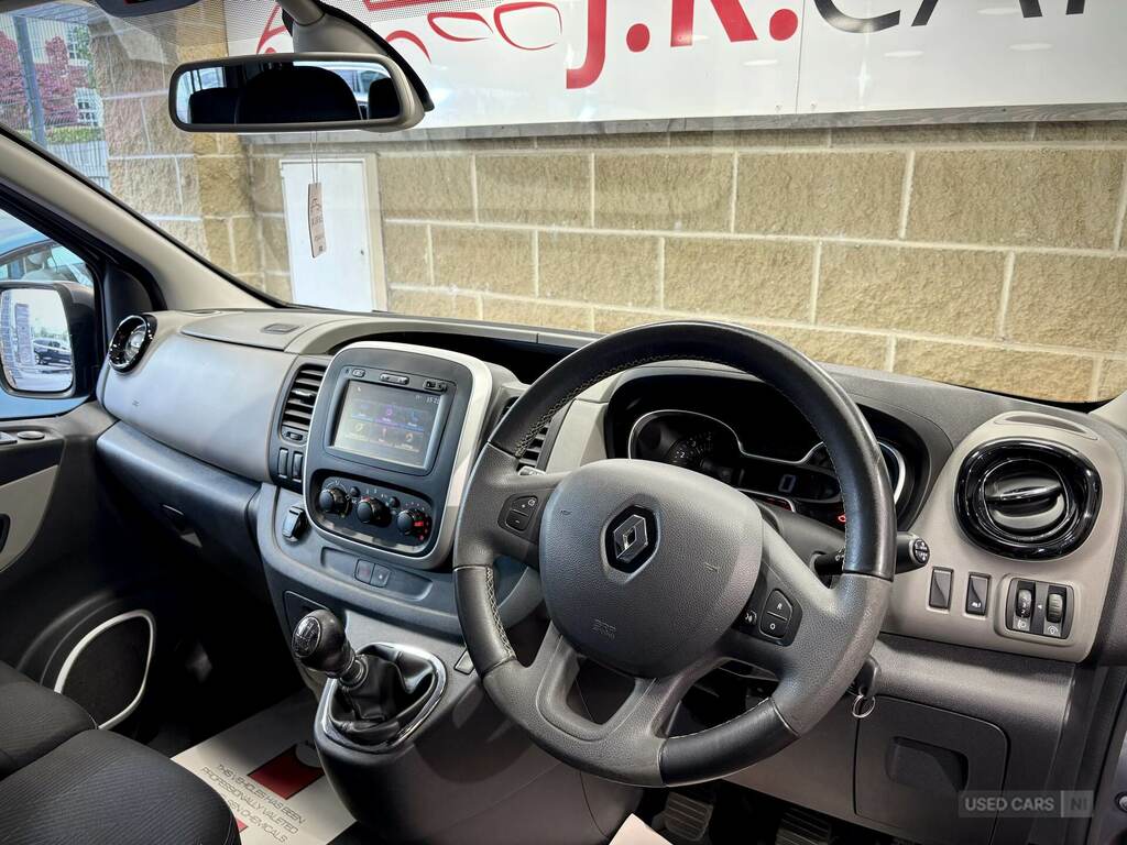 Renault Trafic 1.6 Sport Nav Energy Black #7