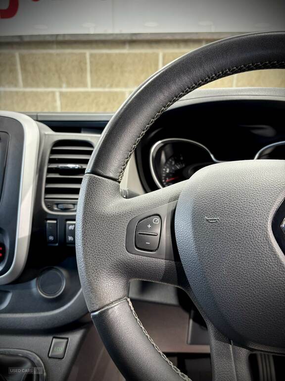Renault Trafic 1.6 Sport Nav Energy Black #9