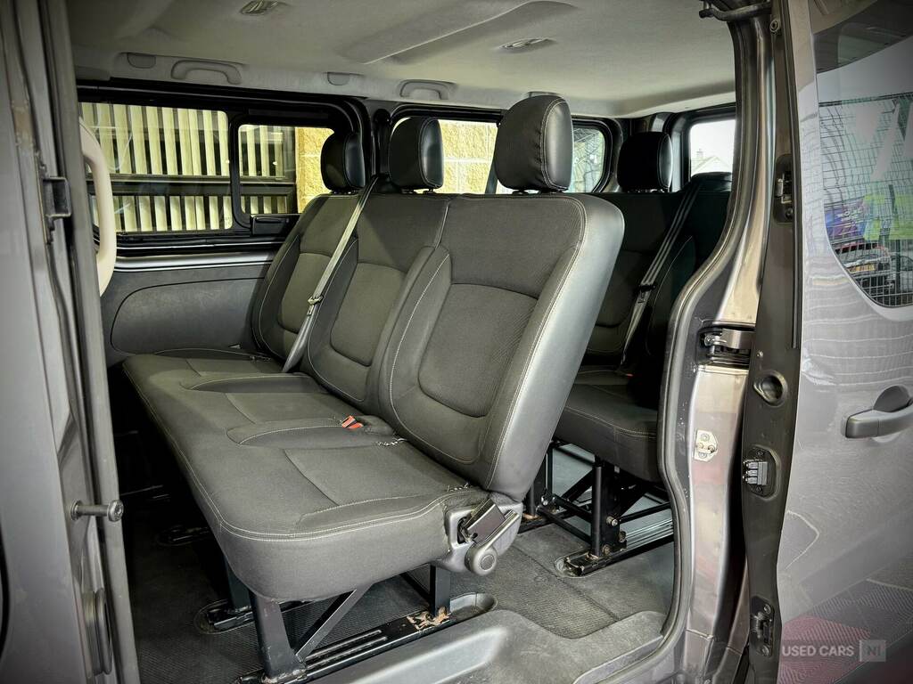 Renault Trafic 1.6 Sport Nav Energy Black #26