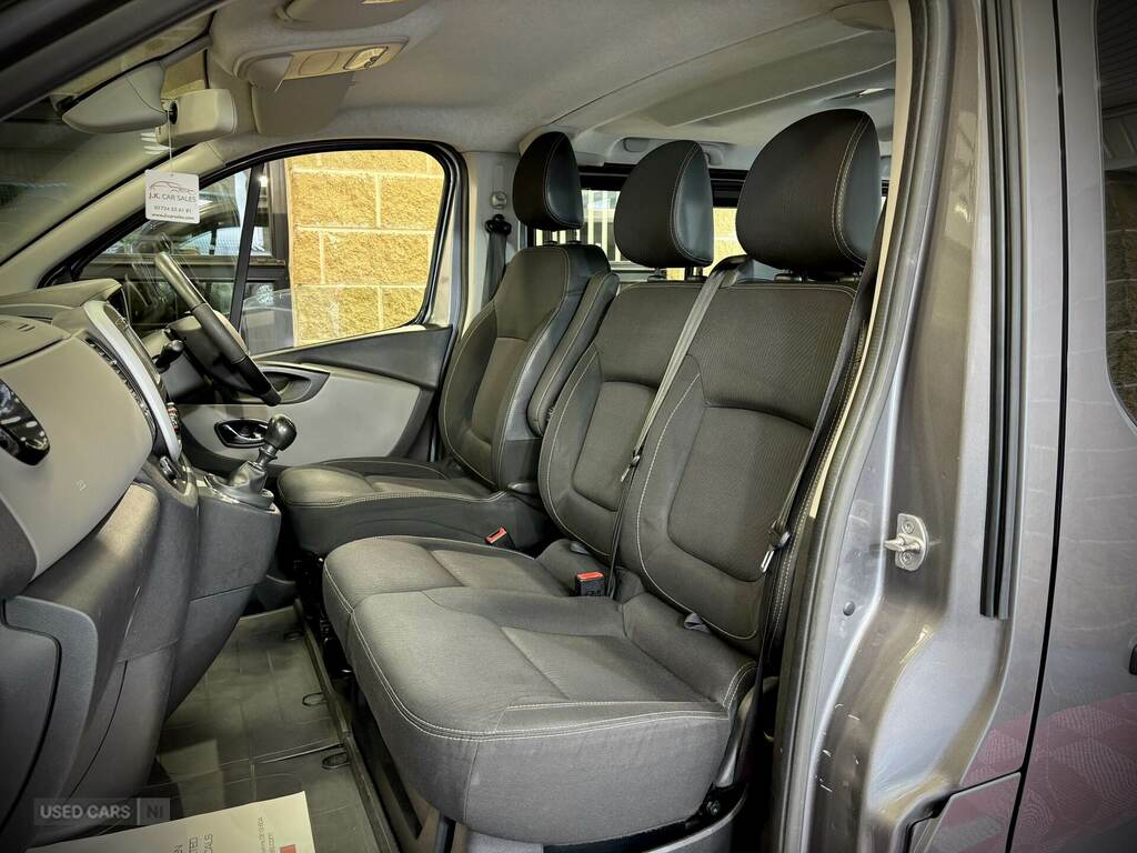Renault Trafic 1.6 Sport Nav Energy Black #23