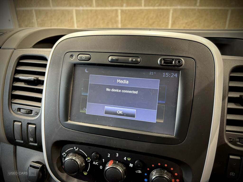 Renault Trafic 1.6 Sport Nav Energy Black #17