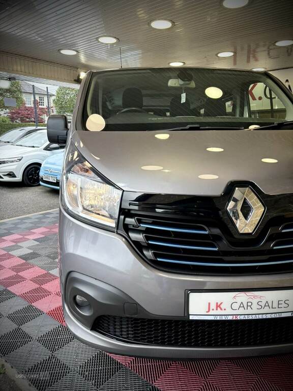 Renault Trafic 1.6 Sport Nav Energy Black #6