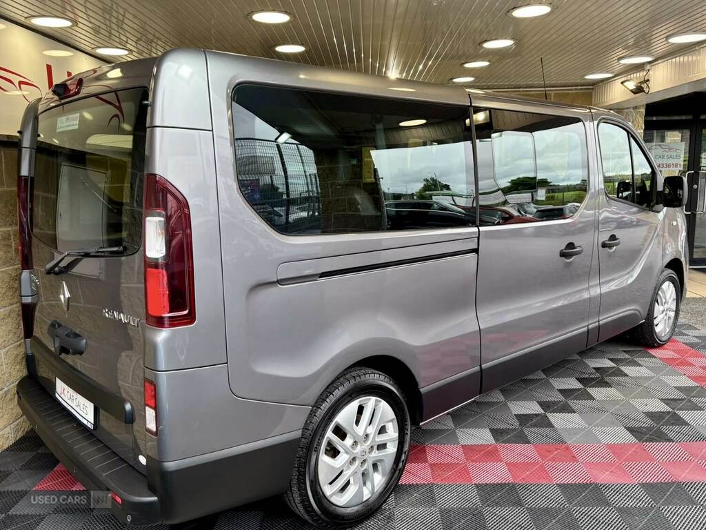 Renault Trafic 1.6 Sport Nav Energy Black #2