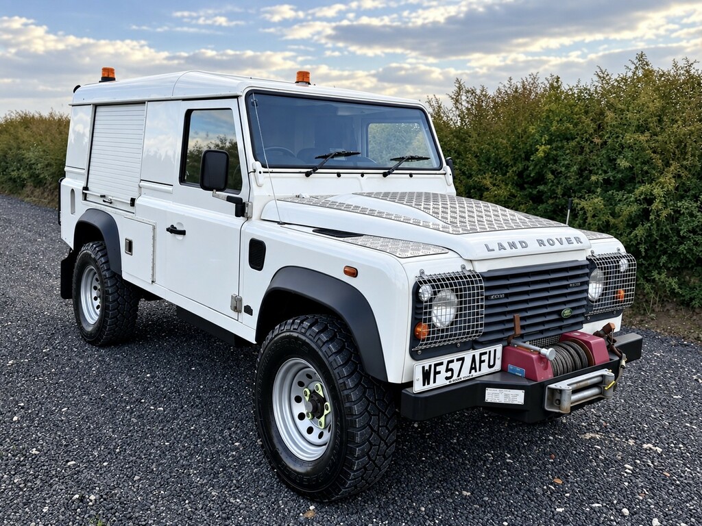 Land Rover Defender 110 2.4 Tdci White
