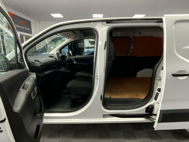 Vauxhall Combo 1.5 Turbo D 2300 Prime Panel Van 6Dr White #11