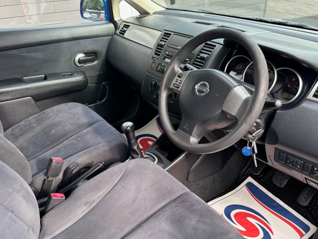 Nissan Tiida Hatchback Grey #3