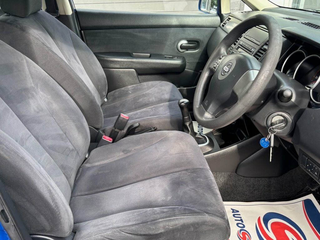 Nissan Tiida Hatchback Grey #2