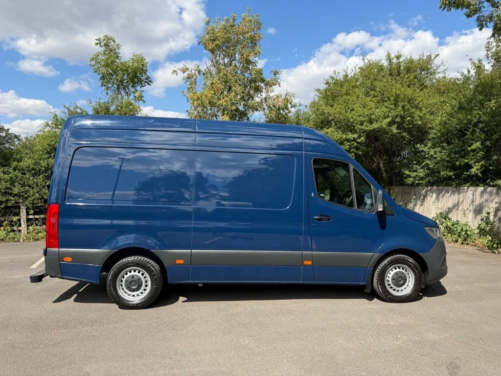 Mercedes-Benz Sprinter Mpv Blue