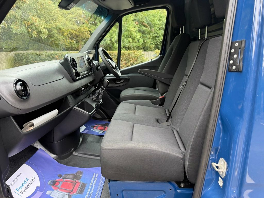 Mercedes-Benz Sprinter Mpv Blue #2