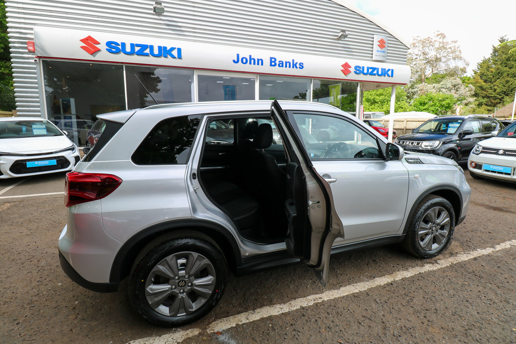 Suzuki Vitara 1.4 Boosterjet Hybrid Motion At 26Ym AY76MWL Silver #6