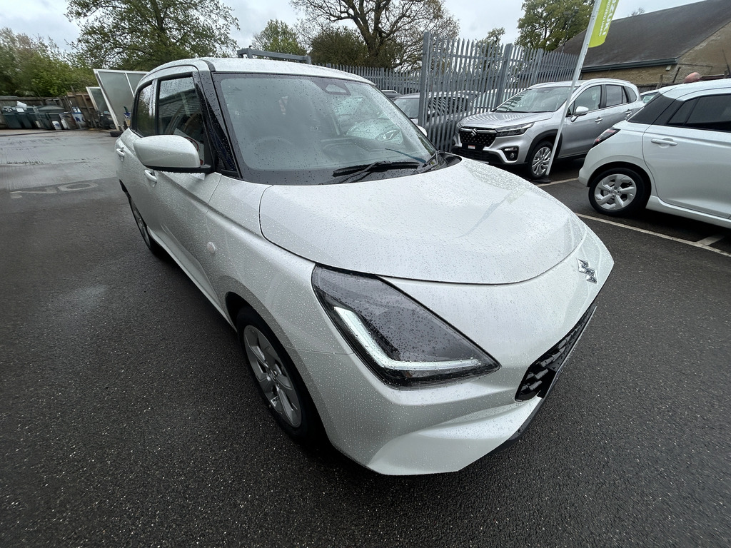 Suzuki Swift 1.2 Mild Hybrid Motion Cvt White
