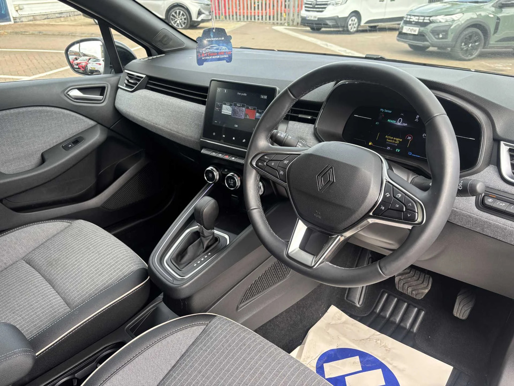 Renault Clio 1.6 E-tech Full Hybrid 145 Techno SH25LXW White #4